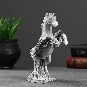 Сувенир "Конь на дыбах №1" 18см