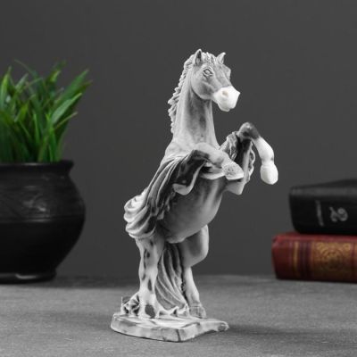 Сувенир "Конь на дыбах №1" 18см