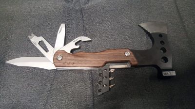 Топорик - мультитул 9 в 1 в чехле (дерево, металл)