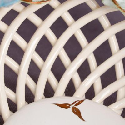 Конфетница "Поляна", белая, цветная лепка, плетение, 9 см, микс