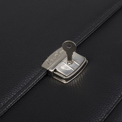 Портфель деловой, 2 отдела, 2 наружных кармана, длинный ремень, цвет чёрный