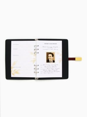 Родословная книга со встроенной флешкой на 16 Gb «Книга всей семьи», (18 х 23 см) + красный мешочек