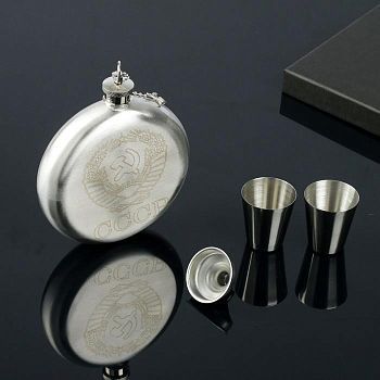 Подарочный набор 4 в 1: фляжка 240 мл  с гербом  СССР, 2 рюмки, воронка, хромированная