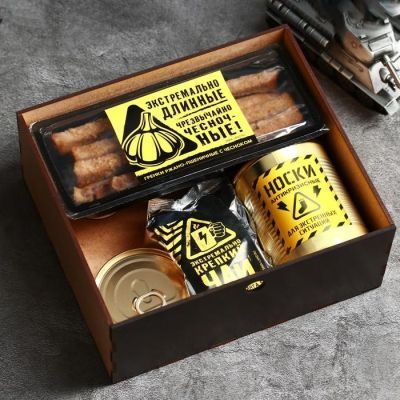 Подарочный набор «Эстремальный»: чай 50 г, гренки 100 г, арахис 100 г, носки р-р 43