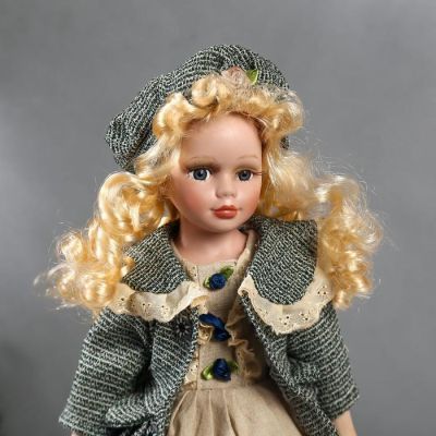 Кукла коллекционная керамика "Оля в бежевом платье и зелёном пальто" 40 см