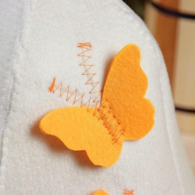 Банная шапка "Колокольчик" белая с аппликацией (эконом)