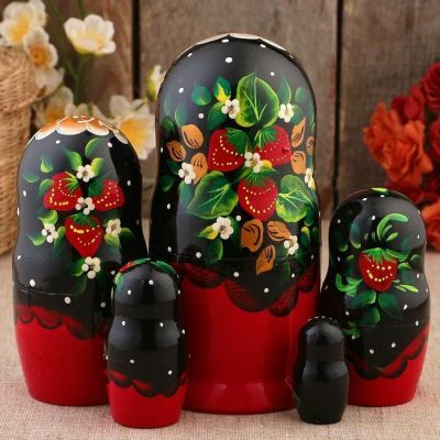 Матрёшка «Земляничка», чёрный платок, 5 кукольная, 18 см