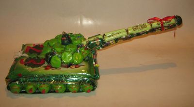 Танк из шоколадных конфет большой (50 х 24 х 19 см)