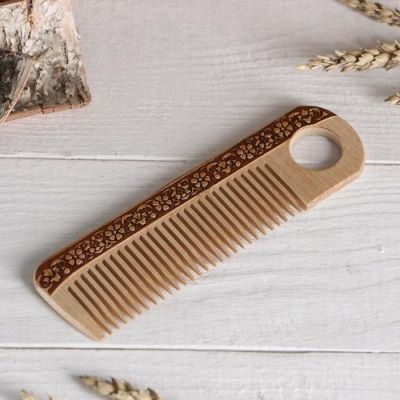 Расческа "Цветы" с берестой,  с отверстием ,16х4,5 см