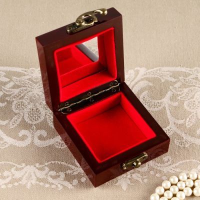 Шкатулка «Девочка в окне», 8х8 см