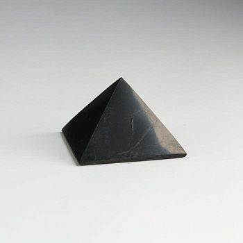Пирамида из шунгита, полированная, 5 см