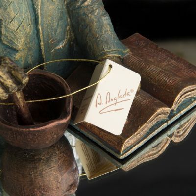 Скульптура "Химик/Фармацевт"