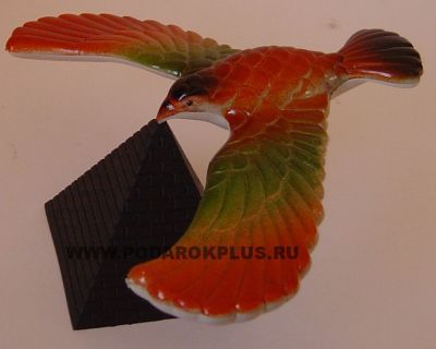 Парящий орел (размах крыльев 16 см)