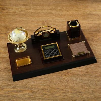 Набор настольный 7в1(блок д/бум,подст.д/печати,карандашница, кальк, глобус, визитн с часами)   51139