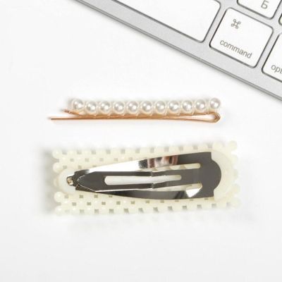 Наушники вакуумные и заколки для волос на открытке «Будь волшебной», 11 х 20,8 см