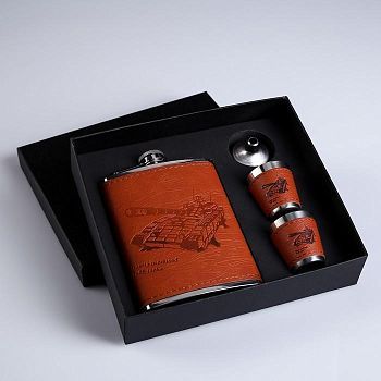 Подарочный набор "Танк" 4 в 1: фляжка 240 мл, воронка, 2 рюмки, коричневый, 17х18 см