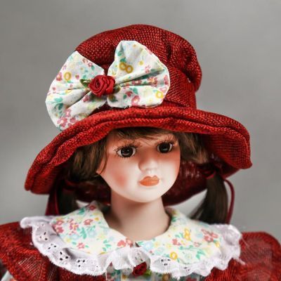 Кукла коллекционная керамика "Вероника в цветочном платье и красном пальто" 40 см