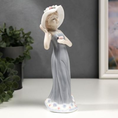 Сувенир керамика "Девочка в шляпке с бутоном в руке" цветной 23х7х9 см