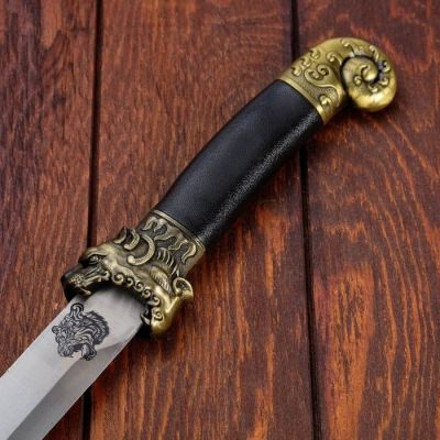 Кинжал, на ножнах мифическое чудище, под старое зол, рукоять черн, 40см