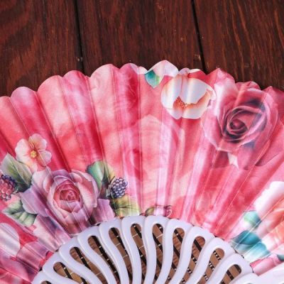 Веер пластик, текстиль "Крупные розы" изгиб МИКС 23см