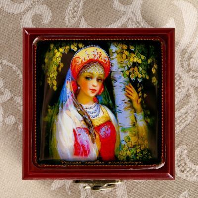 Шкатулка «Девочка у березы», 8х8 см