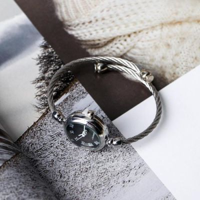 Набор: часы наручные и зеркало «Притягивай взгляды»