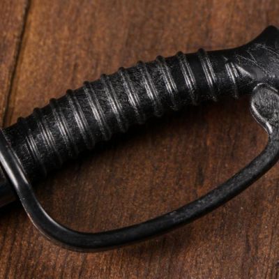 Сувенирное оружие «Катана на подставке», чёрные ножны с бело-золотым узором, 21см