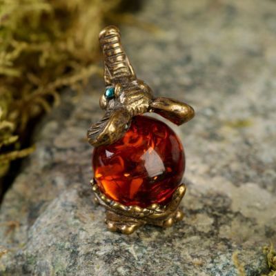 Сувенир из латуни и янтаря "Слоник трубач"