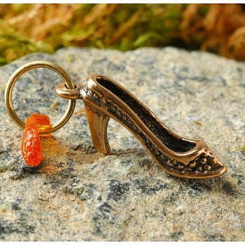 Брелок-талисман "Туфелька", натуральный янтарь