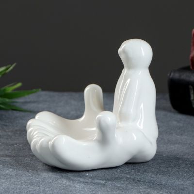 Подставка под мелочи "Две ладони"   белая, 11х10х9см