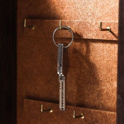 Ключница  "Цветочная композиция" венге 16х31 см