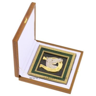 Панно "Подкова с лошадью" камень нефрит