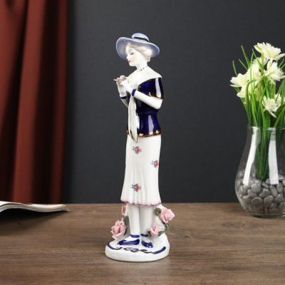 Сувенир керамика "Мадмуазель в шляпке с розой в руках" кобальт 28х7,5х8,5 см