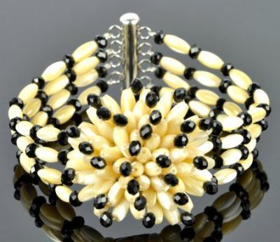 Браслет Перламутр, хрусталь"Гербера" арт. бП1025