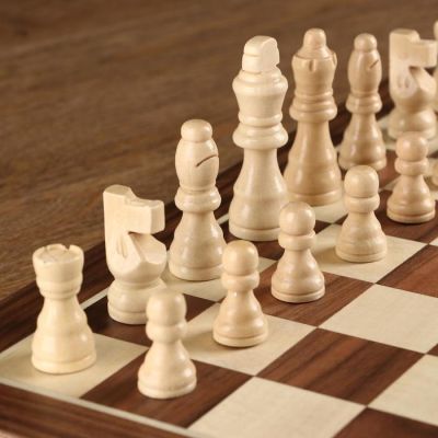 Шахматы "Подарочные", (фигуры дерево, доска дерево 40х40 см)