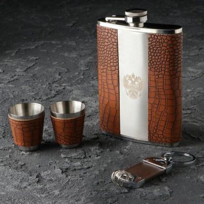 Подарочный набор "Рептилия" 5 в 1: фляжка 240 мл, вилка, ложка, 2 рюмки, 17х23 см