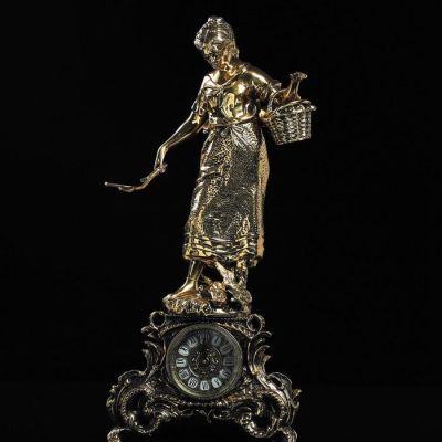 Часы каминные "Дама с корзинкой"