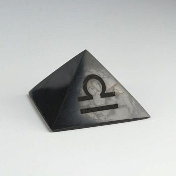 Пирамида из шунгита "Весы", полированная, 5 см