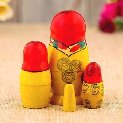 Матрёшка «Семёновская», красный платок, 4 кукольная, 9 см