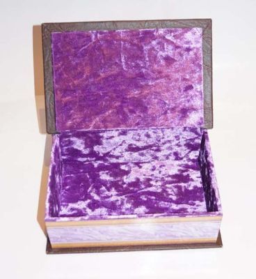 Шкатулка-книга с бараном "Удачи и процветания" №2 (15,5х21х7 см)