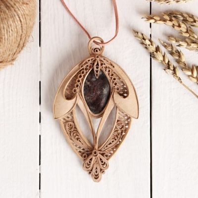 Брошь «Лист»,яшма, береста