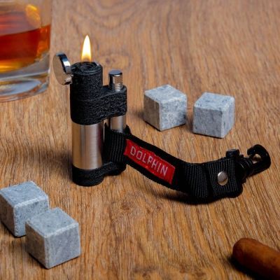 Зажигалка газовая "Dolphin" с карабином, в подарочной коробке, пьезо, микс, 7х11 см