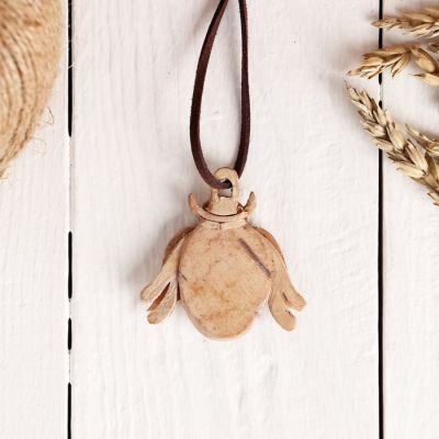 Подвеска «Жук»,яшма, береста