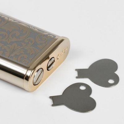 Зажигалка с крышкой, бензин, золотистая с завитушками, медь, 3.5х7 см