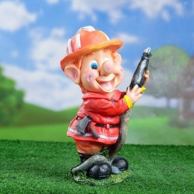 Садовая фигура "Гномик пожарный" 17х31см