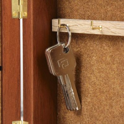 Ключница "Букет подсолнухов" орех 15х21