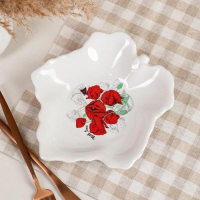 Блюдо "Кленовый лист" белое, с деколью, микс