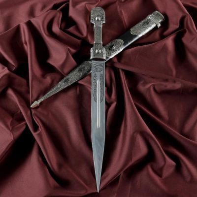 Кинжал cувенирный К-01 со вставкой из мельхиора, в кожанных ножнах