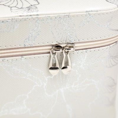 Шкатулка кожзам для косметики "Цветы серебро" н-р 3 шт 10,5х10,5х18,5 14х13х21 16,5х23х15 см   51444