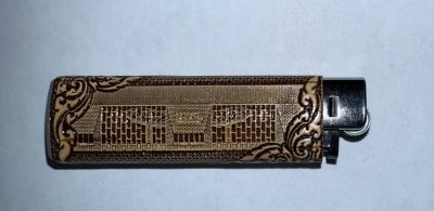 Зажигалка газовая, декорированная берестой "Новосибирск. Аэропорт"